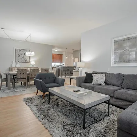 Fantastic Lakeview Tropicana Near All Theme Parks, And Walk To The Convention Center